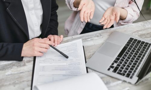 Hunting x Outsourcing de TI: Vantagens, Desvantagens e Como Escolher o Ideal